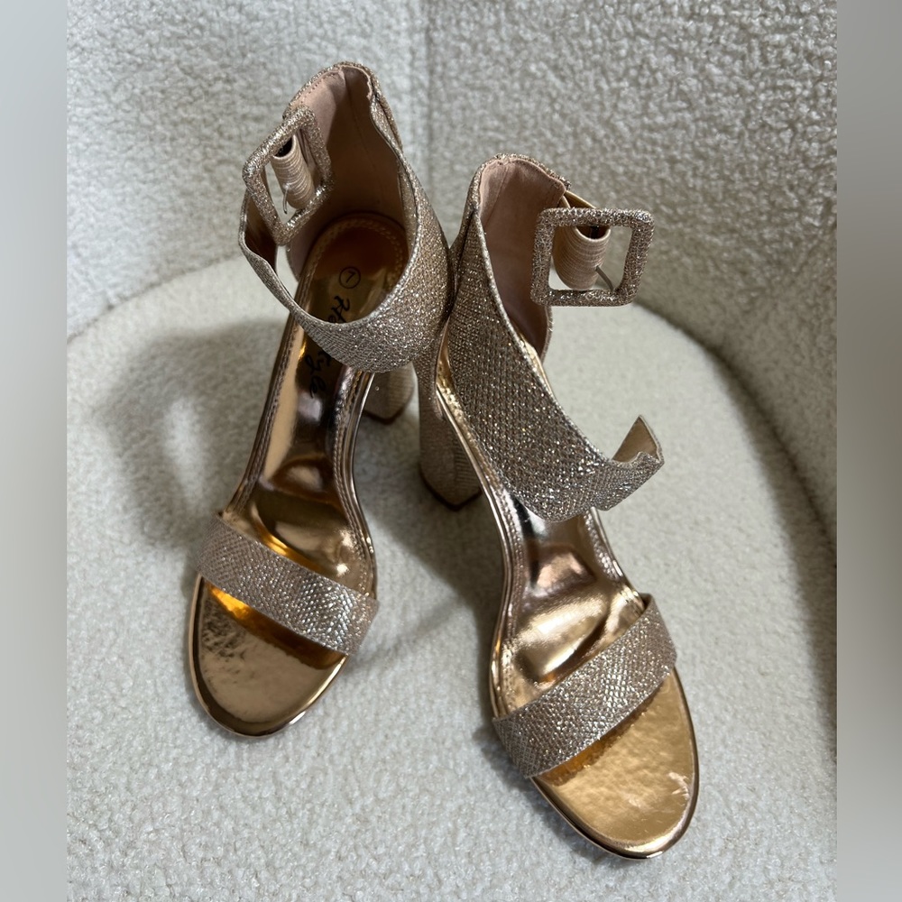 Rose Gold Heels Size 7 but fits like a size 6-6.5